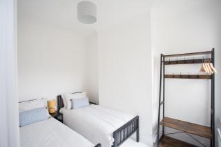 Elegant York House - on a beach road, sleeps 12, with sea views - Worthing - 2
