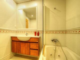 Balcony with view, private garage, an elevator - 6