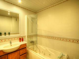 Balcony with view, private garage, an elevator - 8