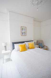 Elegant York House - on a beach road, sleeps 12, with sea views - 7