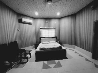 Taj Mahal Guest House - 8