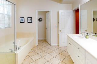 668 N Cleveland St Ocean-view townhouse with balcony, deck, grill & washer/dryer - walk to beach - 4