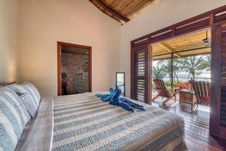 Oasis Bluff Beach - Bocas del Toro - 2