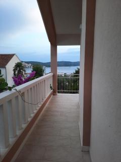 Half of house to rent - family Zelenika - Trogir - 0