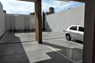 DEPTO 2 AMB MODERNO Y AMPLIO con COCHERA y PARRILLA - 2