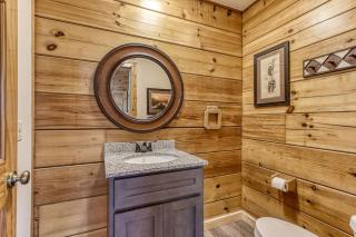 City View Chalet, City View Chalet, Pool Table, Hot Tub, WIFI, Free Attraction Tickets!!! - 0