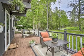 Deck and Pool Access Welcoming Poconos Retreat - 9