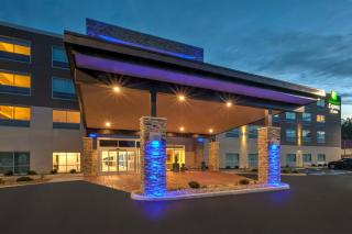 Holiday Inn Express & Suites - Milan - Sandusky Area by IHG - Milan - 0