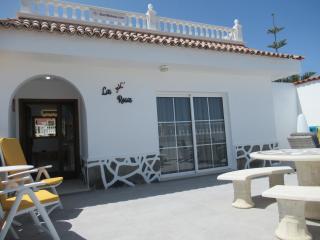 LAS ROSAS by RENTMEDANO Stunning luxury Chocolate Box villa with private heated pool & wifi - El Médano - 2