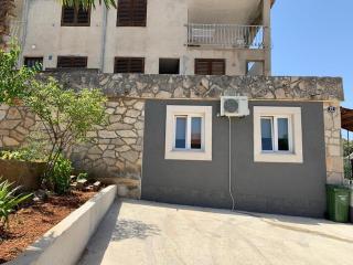 Apartments with parking space Supetar, Brac - 19013 - 9