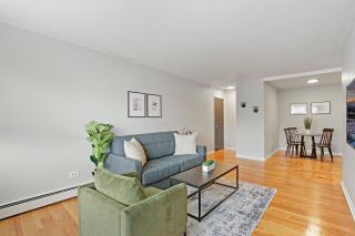 DECOM Inviting 2-Bedroom Prime Chicago Apt - Oakdale 512 - Chicago - 0