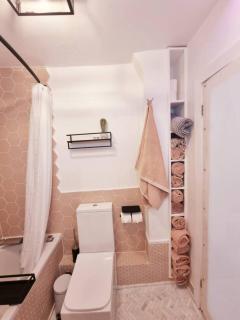 Quirky Seaside Family Cottage walk to the waves! - 1