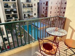 Beautiful Central Apartment with Pool - St Paul's Bay - 3