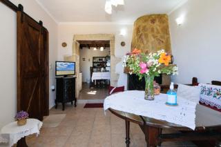 Casa Vasilia Traditional Home - 8