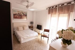 lola.- HABITACION DE MATRIMONIO, CON BAÑO PRIVADO - Granada - 0
