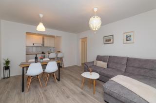 Two Flowers Luxury Apartment - 9