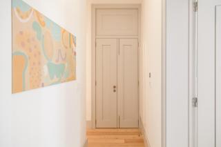 FLH Downtown Modern Art Flat - 2