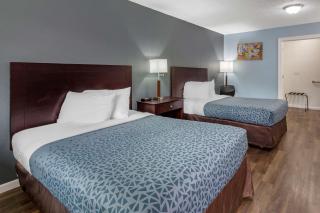Econo Lodge Inn & Suites Sandusky South - 4