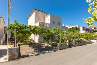 Apartments Ella - Supetar - 9