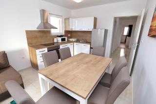 Beautiful 2-Bed Apartment in Okrug Gornji - Trogir - 5