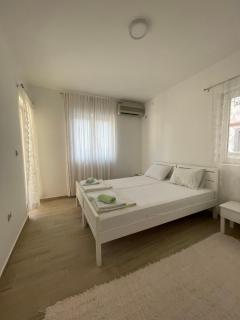 Luna Apartments - Budva - 6