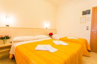 Hotel Favorita - 1