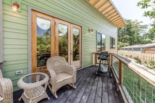 2 Bed 1 Bath Vacation home in Gold Beach - 6