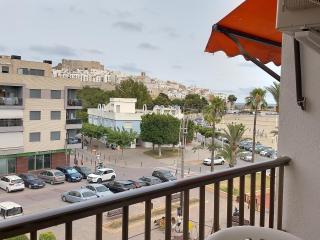 apartamento con aire acondicionado de tres dormitorios en el centro y junto a la playa - Peñíscola - 0