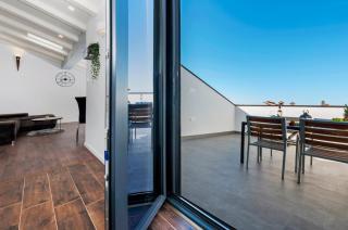 Deluxe Apartments A&A - 2 - 1