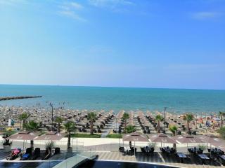 2 Bedrooms Apartment QERRET - Golem - 0