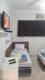 Pousada Quarto completo ar,wi fi e garagem gratuita - Aparecida - 6