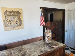 Brad's Desert Inn - 8