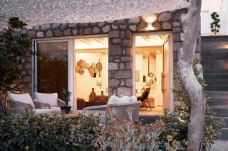 Nirome Luxury Suites - Adamas - 5