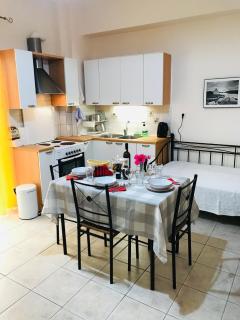 Cozy Apartment Near City Center - 4