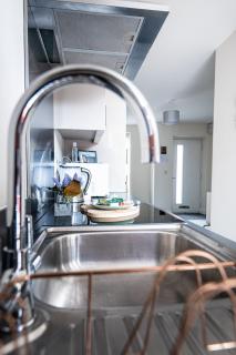 ✪ LEISURE/BUSINESS ✪ 1 Bedroom Apt , Free Parking - Swansea - 5