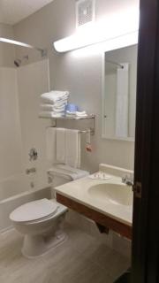 Super 8 by Wyndham Waynesboro - 2