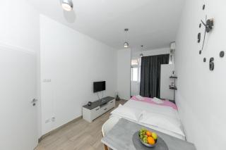 Studio apartment for 2, Wi-Fi, Kitchenette, Public Parking, Private Entrance - 3