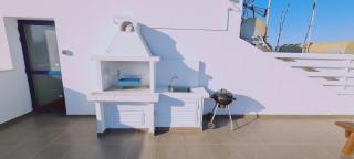 STAY Trinity Beach Apts - 1
