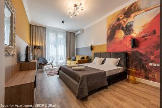 LUXURY & UNIQUE - TOP CENTER Apt. - 3BDR & 2 Baths - 9