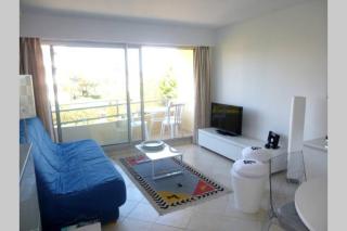 F2 Climatisé Piscine Proche Plage - 3