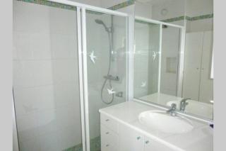 F2 Climatisé Piscine Proche Plage - 1