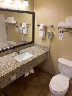 AmericInn by Wyndham Fargo Medical Center - Fargo - 4