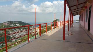 Peak Point Hotel & Apartments - Murree - 3