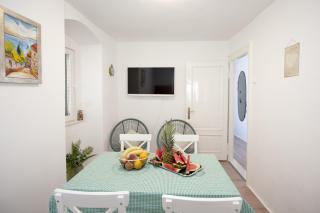 Central Square Apartment Slavuj - 0