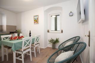 Central Square Apartment Slavuj - 6