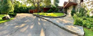 Peaceful Getaway Cottage on grounds of historic mid-century gem - Northborough - 6