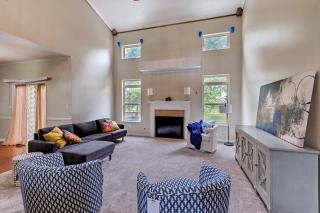 Incredibly Spacious Carmel Home with Fully Equipped Kitchen - 4700 Sq Ft! Sleeps 15! Pet Friendly! home - Carmel - 8