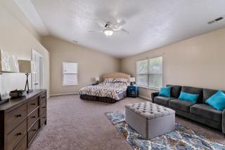 Incredibly Spacious Carmel Home with Fully Equipped Kitchen - 4700 Sq Ft! Sleeps 15! Pet Friendly! home - Carmel - 3