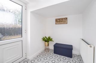 Stylish Hot Tub House with free parking! - 6