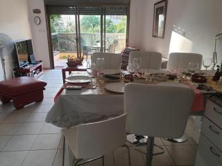 A Dream Place in Raanana, up to 5 guests - Swimming Pool - Jacuzzi & Gym - 4